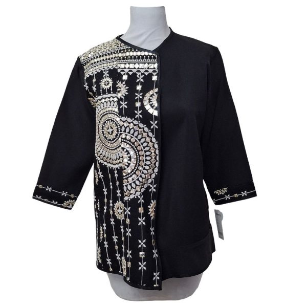 مانتو سنتی زنانه مشکی با آینه‌کاری طلایی