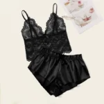 ست لباس خواب زنانه گیپور و ساتن مشکی دو تکه - Image 2