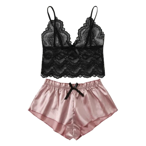 ست لباس خواب زنانه گیپور و ساتن مشکی و شورت صورتی