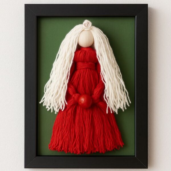 عروسک دست ساز با نخ و قاب تزئینی دکور دیواری هنری