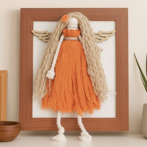 قاب دکوری دست ساز طرح فرشته با لباس نارنجی