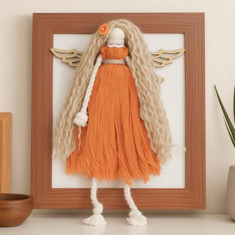 قاب دکوری دست ساز طرح فرشته با لباس نارنجی