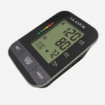 فشارسنج بازویی دیجیتال گلامور مدل DBP-1332، با نمایشگر LCD، اعلان صوتی فارسی، نور پس‌زمینه چندرنگ، منبع انرژی برق و باتری، مناسب بازو 22-42 سانتی‌متر، دو پروفایل کاربر، به‌همراه کیف ضدضربه، دو کاف بازویی و آداپتور برق